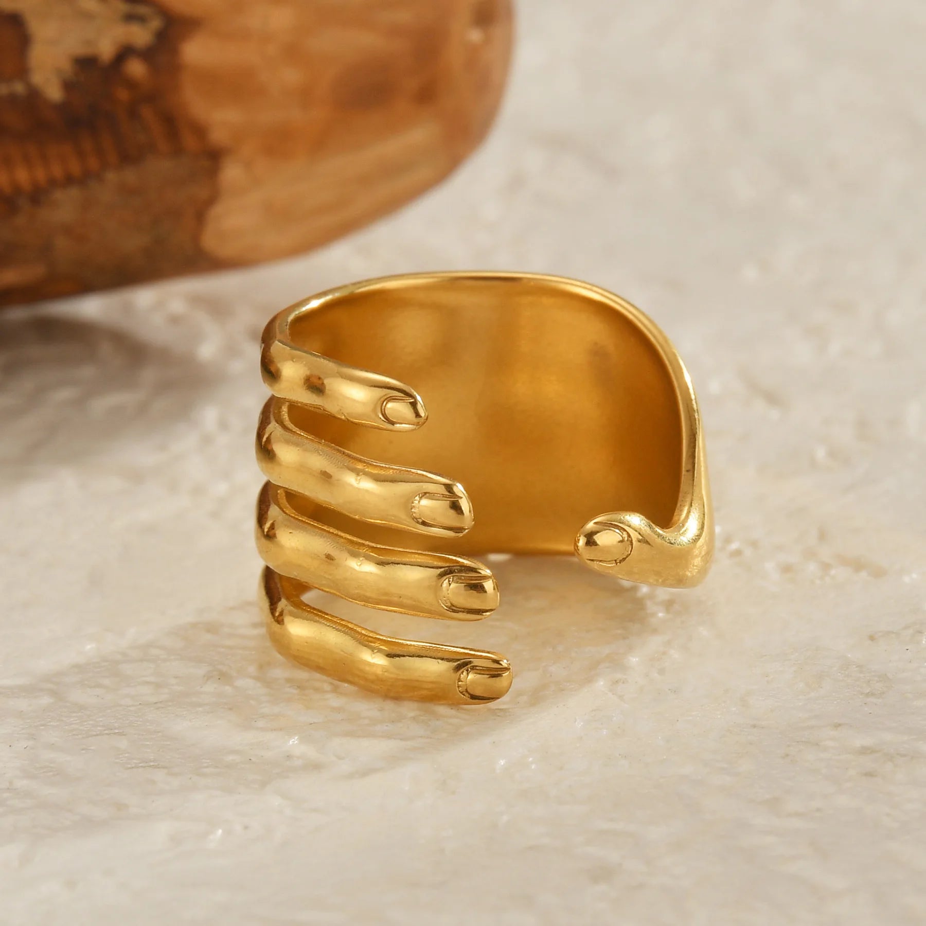 Hug ring